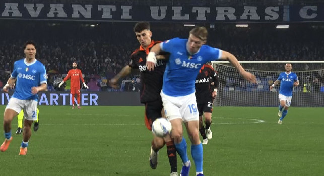 Moviola Napoli-Como, Ramon andava espulso! L'analisi a Mediaset: Manganiello &egrave; molto vicino | FOTO