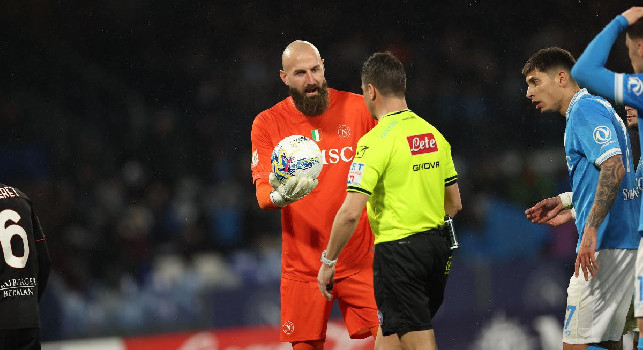 Manganiello disastroso. Moviola CorSport boccia l'arbitro di Napoli-Como: Ramon era due volte da rosso!