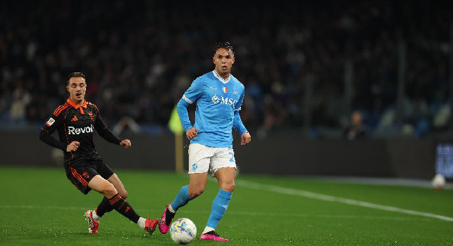 Un corpo estraneo. Flop Giovane con il Como: voto unanime dai quotidiani