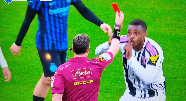 Lo juventino Zuliani protesta dopo l'espulsione di Kalulu: Chiudiamo tutto