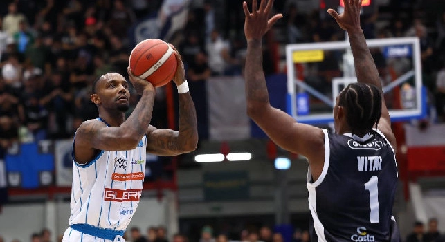 Napoli Basket, in arrivo Isaiah Whaley! Addio a Simms, è caccia ad un play