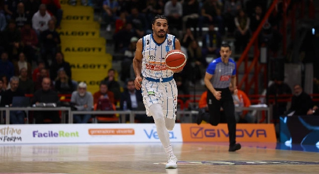 Guerri Napoli, Naz Mitrou-Long è tornato in città! Ora continuerà il recupero dopo la frattura al dito