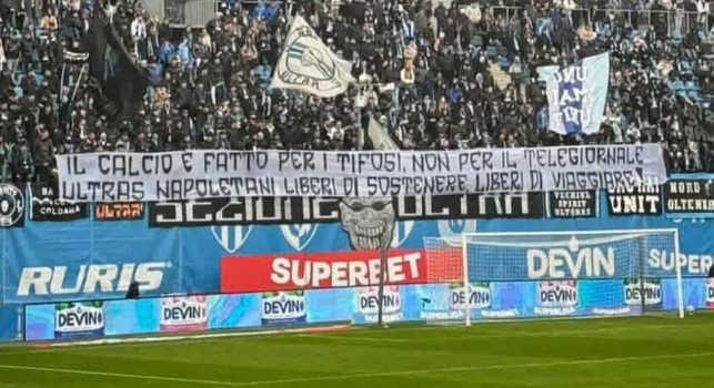 Solidariet&agrave; ai napoletani in Romania! Ecco lo striscione degli ultras del Craiova | FOTO
