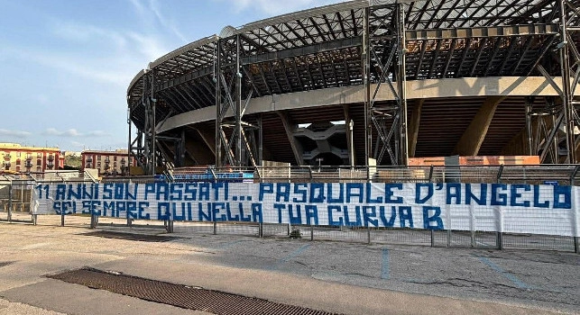 Undici anni dalla scomparsa di Pasquale D'Angelo: striscione allo stadio Maradona | FOTO