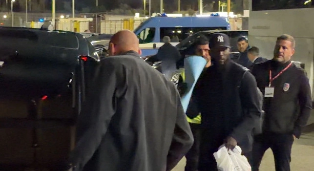 Lukaku e Milinkovic-Savic se ne vanno da Cagliari senza la squadra | VIDEO