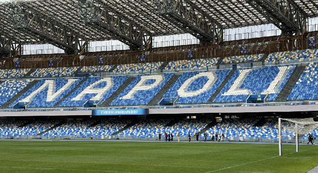 Il telecronista della Champions League svela: Consiglio ai tifosi di venire a vedere una partita del Napoli