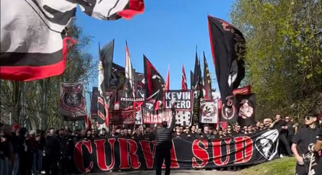 Forza ragazzi. Corteo della Curva Sud a Milanello per incoraggiare Allegri e squadra in vista di Napoli