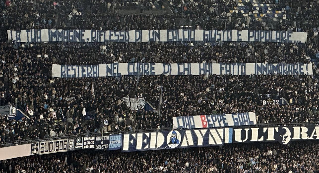 La Curva B omaggia Beppe Savoldi: striscione da brividi al Maradona | FOTO