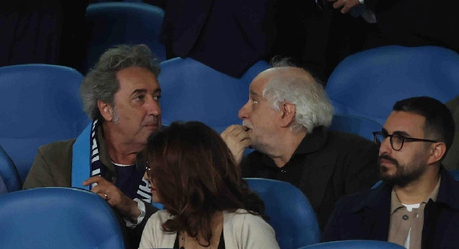 Napoli-Milan, due spettatori d'eccezione al Maradona: in tribuna Paolo Sorrentino e Toni Servillo | FOTO