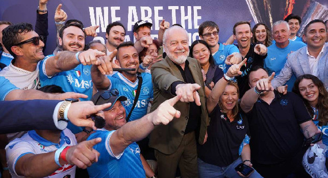 De Laurentiis: Conte? Quando ha visto il montaggio dello scudetto si &egrave; emozionato! Non vorrebbe avere persone attorno in ritiro, ma lavoriamo per loro! Torneremo a Los Angeles col film del Centenario | VIDEO CN24