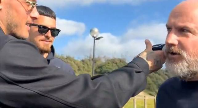 Promessa mantenuta: Mazzocchi taglia la barba al giornalista napoletano | VIDEO