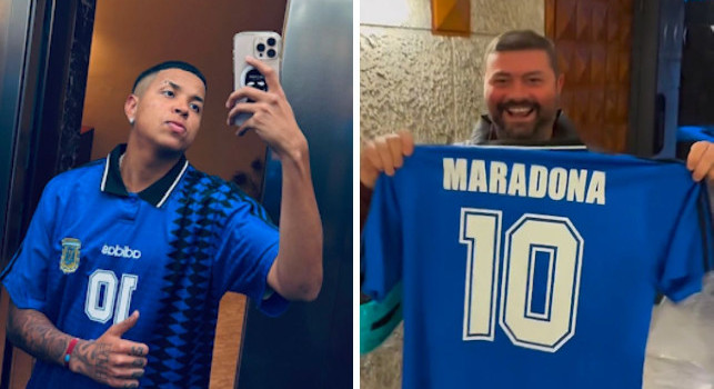 Regalo speciale per il fratello di Alisson Santos: un tifoso del Napoli gli dona una maglia di Maradona | VIDEO
