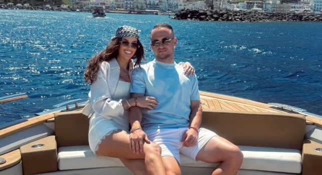 Lobotka, giorno di riposo trascorso in barca con la sua Simona Leskovska: ecco dove | FOTO