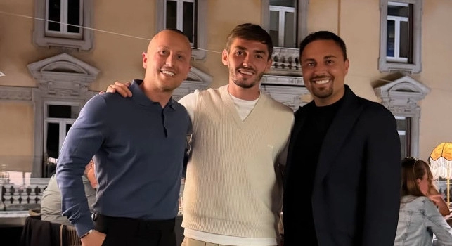 Gilmour a cena da Urubamba: una delle ultime cene a Napoli prima di ferie e Mondiali | FOTO