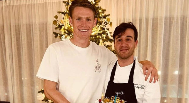 McTominay ringrazia lo chef: Fortunato ad averti come amico! Mi hai insegnato a cucinare spaghetti alle vongole