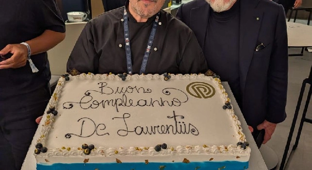 Poppella firma la torta per il compleanno del presidente Aurelio De Laurentiis