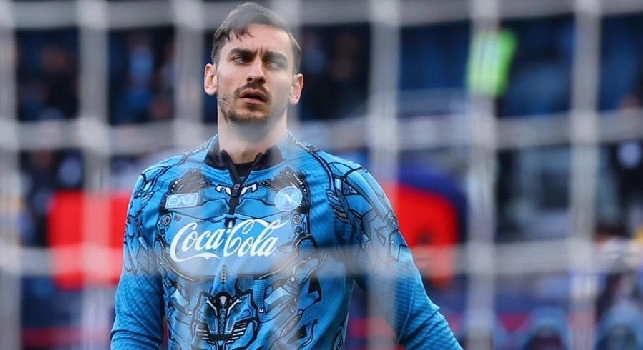 Gazzetta - Il Napoli vuole affiancare Kovar a Meret. C'è una short list per il terzino destro