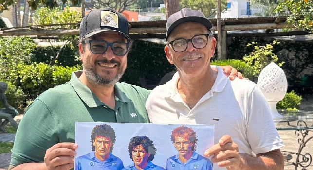 Il Club Napoli Isola d'Ischia incontra i miti del passato: ad Alemao e Careca le opere pop dell’artista Mikelart | FOTO