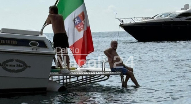 Addio amichevole confermato: relax per De Laurentiis e Conte assieme in barca ad Ischia | FOTO CN24