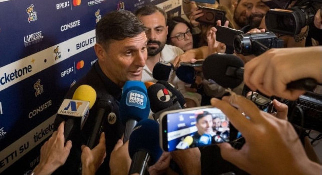 Zanetti dribbla la domanda: "Sfida scudetto Napoli-Inter? C'&egrave; ancora tempo"