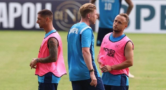 Ritiro Castel di Sangro Napoli 2026, giorno 8: partitella a campo ridotto, 2-0 firmato Vergara-Prisco! Di nuovo problemi di vesciche per McTominay | VIDEO