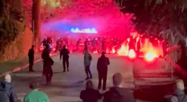 Scontri ultras Avellino-Sampdoria: intervengono le forze dell'ordine | VIDEO