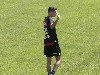 Alex Meret sul campo di Carciato in Dimaro-Folgarida con la maglia del Napoli dopo l\'infortunio senz