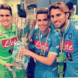 FOTO - Jorginho innamorato della nostra citt&agrave; immortala Napoli impreziosita dall'arcobaleno