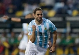 VIDEO - Copa America, Argentina-Paraguay 6-1: in gol anche Higuain, missile all'incrocio! Il telecronista: Che bomber di razza