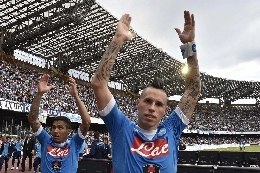 FOTOGALLERY -  Gli azzurri vanno a ringraziare i tifosi sotto le curve