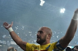 VIDEO - Reina capitano vero, dopo le parate show fa impazzire tutta la Curva B
