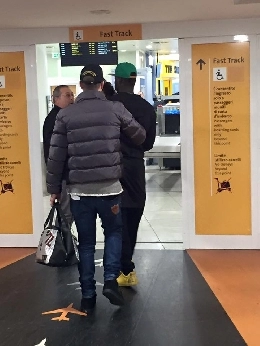 FOTO ESCLUSIVE - Balotelli beccato a Napoli, alterco con un tifoso: poi le richieste di giocare in azzurro