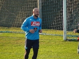 Reina: La citt&agrave;? Voglio chiarire una cosa! Ma l'amore non &egrave; scattato subito...