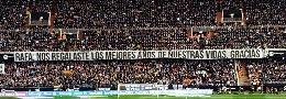 FOTO - Valencia-Real Madrid, lo striscione da brividi dei tifosi per Benitez