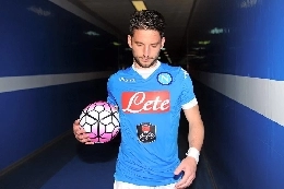 FOTO - Hattrick di Dries Mertens: il belga si porta a casa il pallone