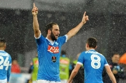 VIDEO - Telecronista Sky impazzisce al goal di Higuain: Higuain sei un fenomeno! Sei nella storia! Nessuno come lui!