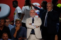 Repubblica: Il brutto scherzo del destino e la sfuriata sul conflitto d'interesse ucraino di Collina: De Laurentiis assente a Kiev
