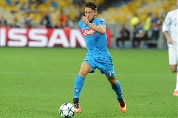 VIDEO - Napoli-Benfica 2-0, punizione straordinaria di Mertens che mette Ko i lusitani