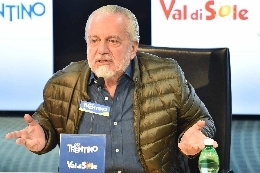 Gazzetta attacca De Laurentiis: Si sarebbe voluto sfogare con Sarri per fargli conoscere il proprio malcontento per la sconfitta, ma se l'&egrave; presa con i giornalisti