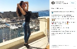 FOTO - Risveglio sul lungomare, lady Dzemaili torna in citt&agrave;: Buongiorno bella Napoli