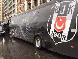 FOTOGALLERY CN24 - Il Besiktas &egrave; arrivato a Napoli: applausi per Inler!
