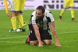 Higuain scortato dalla Digos a Torino: arriva la smentita
