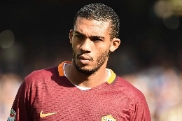 Caos in casa Roma: Juan Jesus critica il club sui social e litiga con un tifoso, sar&agrave; multato e non convocato