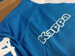 Possibile cambio clamoroso: il Napoli valuta la rescissione con <i>Kappa</i>. La nuova griffe potrebbe essere <i>Umbro</i>