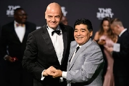 Alle spalle gli scontri con Blatter, Maradona prima ambasciatore Fifa e poi in partenza per Madrid: sar&agrave; al fianco di De Laurentiis