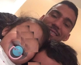 Allan si gode il riposo con i suoi figli: Film (FOTO)