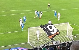 Immagini inedite, il fallo su Albiol visto dalla Curva bianconera: &egrave; rigore netto! [VIDEO]