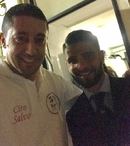 Meritato relax per Insigne, si gode una pizza dopo il Real [FOTO]