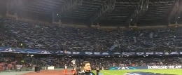 Ssc Napoli, lo speaker filma dal campo la sciarpata post partita: da pelle d'oca! [VIDEO]