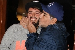 Festa del pap&agrave;, splendido messaggio di Maradona jr al Pibe de Oro [FOTO]